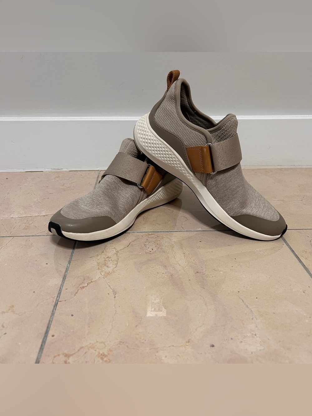 Timberland FlyRoam Go strap sneakers Womens Size 9.5 lightweight Aerocore sole.